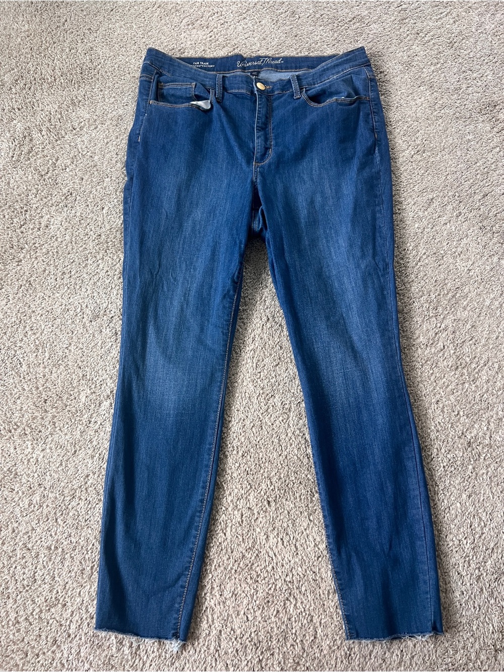 Universal Thread 16W Straight Leg Jeans Raw Hem Medium Wash Denim